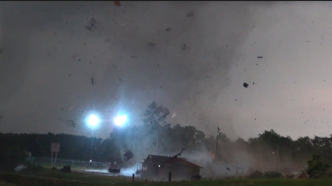 Storm Chaser Jordan Hall | Tornado tears apart homes near Birch Tree, Missouri