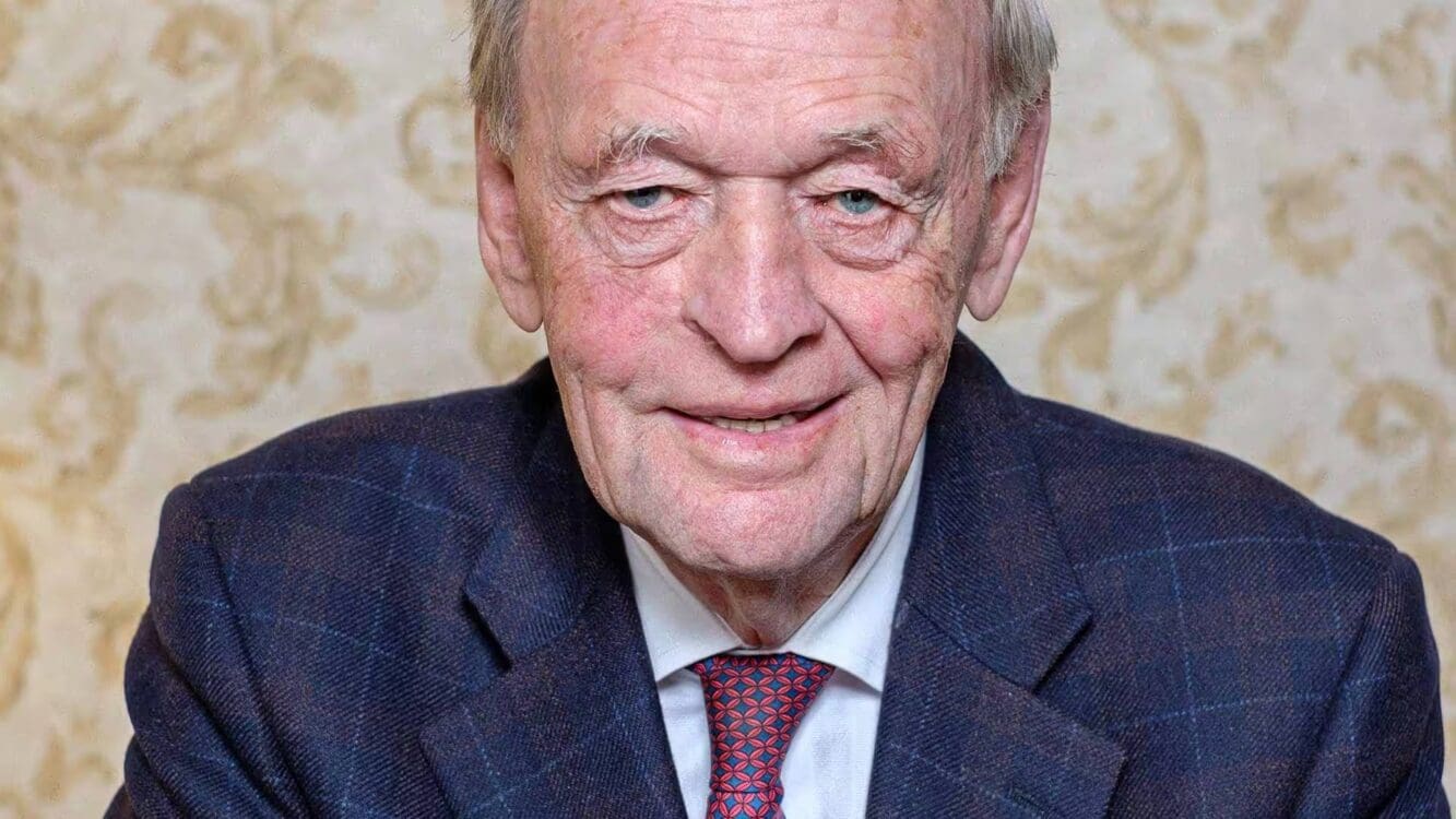 Jean Chrétien hits it out of the park! Message to Donald on his 91st Birthday