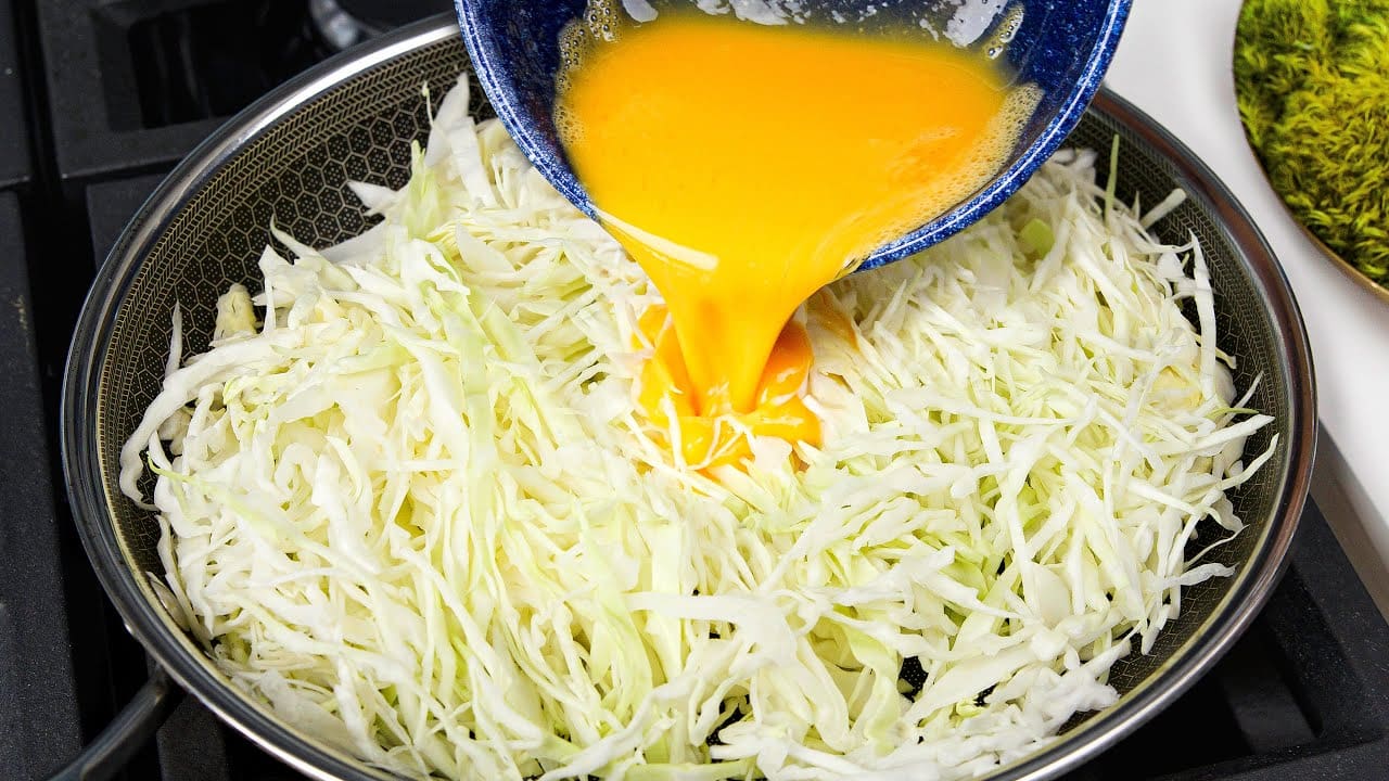 Holey Moley shares: Cabbage with eggs tastes better than meat recipe! Easy, quick and very delicious!