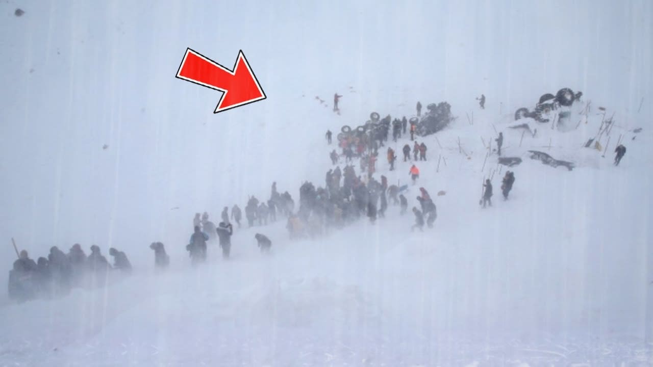 Chaos in Canada ! Snowstorm Hits Ontario and Quebec: Snow piled up, Vehicle skidded