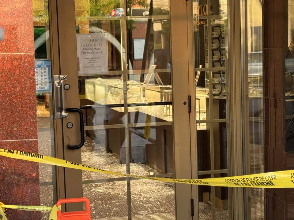 OPP Investigating Robbery at Collingwood Jewellery Store