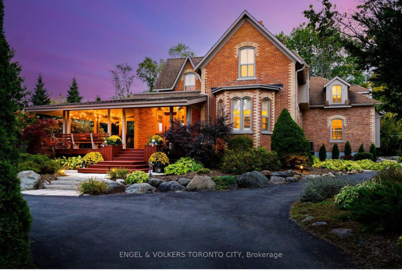 Monika Schnarre presents 13 Huron Street W, Blue Mountains | CAD $2,599,990